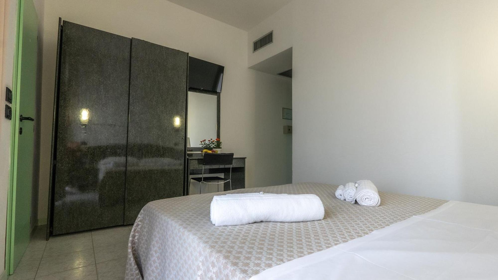 Hotel Nobel Rimini Exterior foto